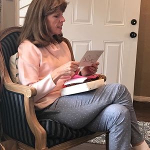 Meet your Posher, Mona